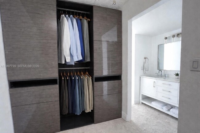 Building Photo - 600 NE 36th St