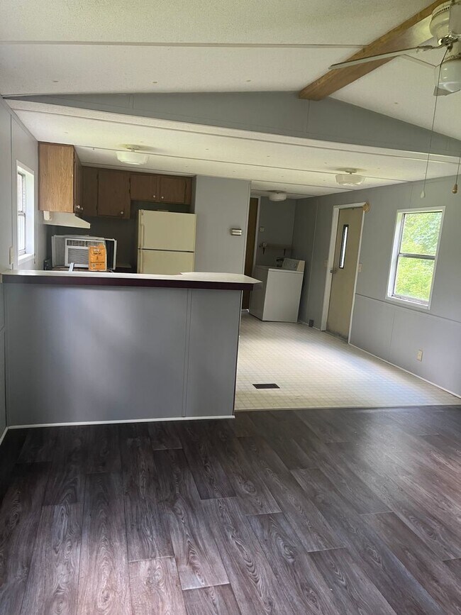 Building Photo - Charming 2-Bedroom Home in Midway - Available for Rent