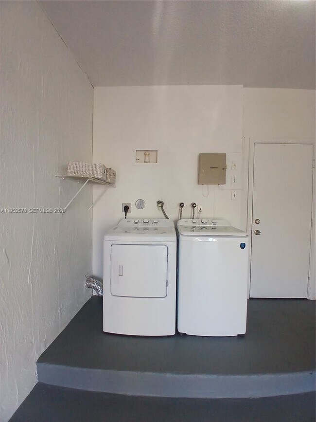 Building Photo - 3618 San Simeon Cir