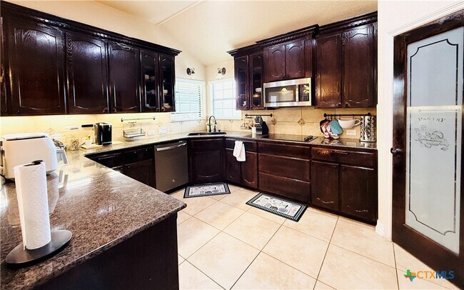 Building Photo - 6403 Flag Stone Dr