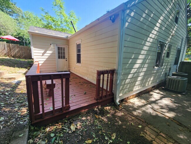 Building Photo - 2663 Blount St