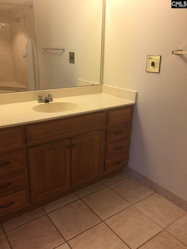 Building Photo - 1600 Park Cir