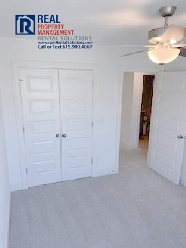Building Photo - Like new 3 bd townhome in Smyrna with garage!