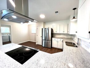 Building Photo - Updated 3 Bedroom Home with All Appliances & Double Garage