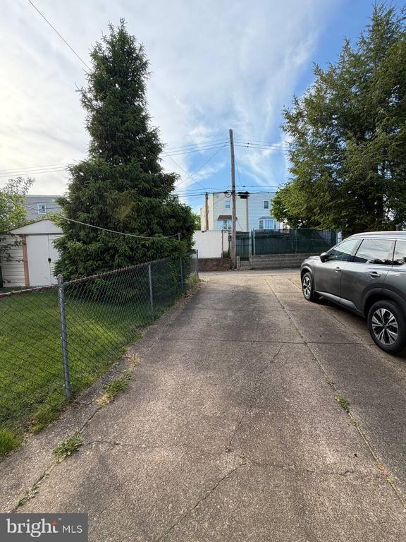 Building Photo - 9944 Ferndale St