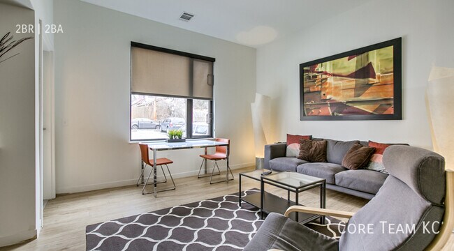 Building Photo - 662 E 63rd St