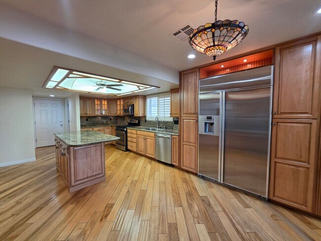 Building Photo - Spacious Home in the Heart of Green Valley