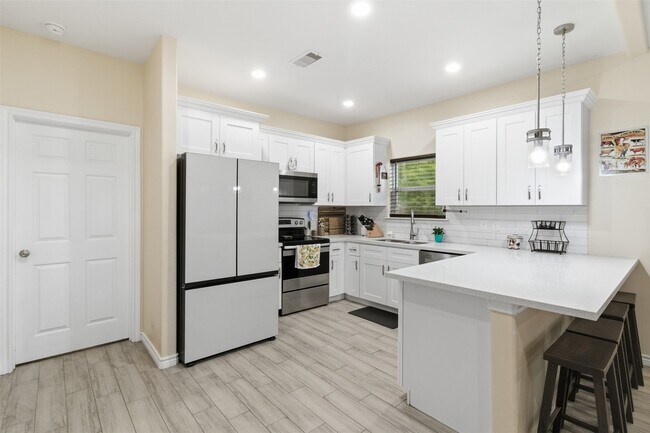 Building Photo - 16529 Kingsbury Dr