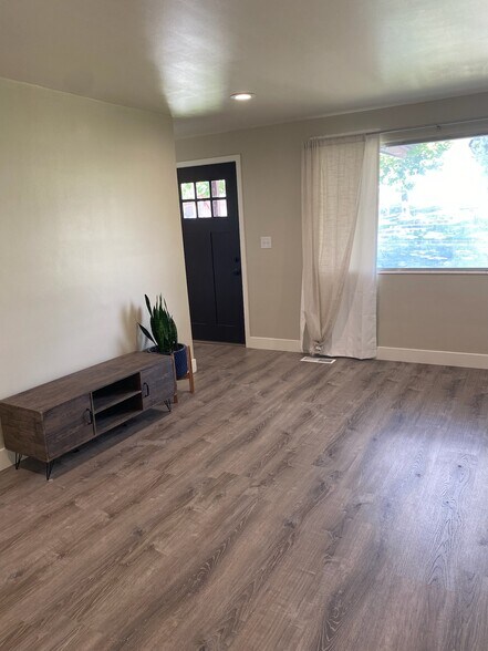 Building Photo - 4347 Orchard Ave