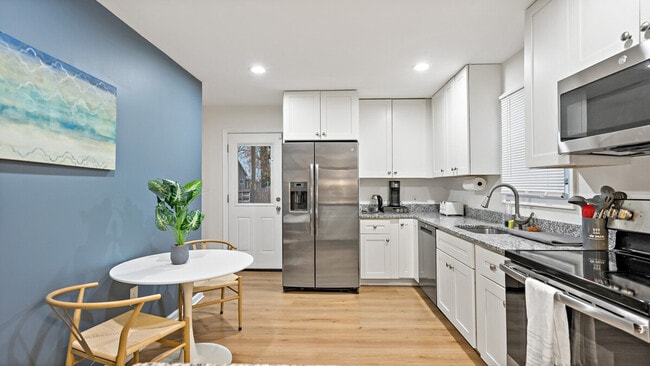 Building Photo - 5545 Davey St