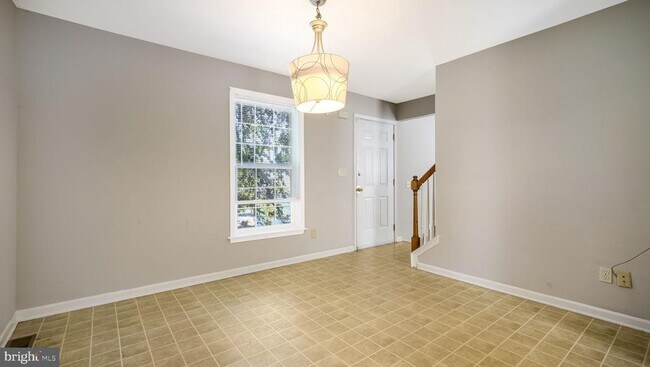 Building Photo - 24 Duttonview Dr