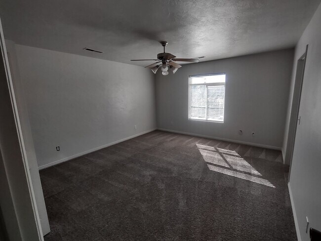 Building Photo - Fox Cove Unit