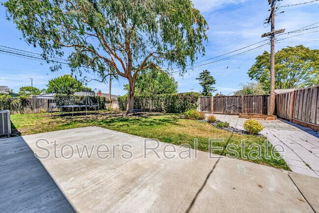 Building Photo - 8365 Lucania St