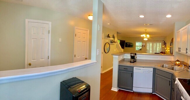 Building Photo - 466 Doane Way