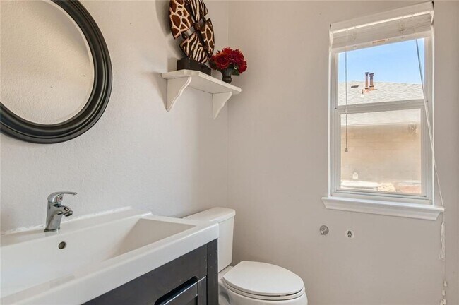 Building Photo - 1420 Quicksilver Cir