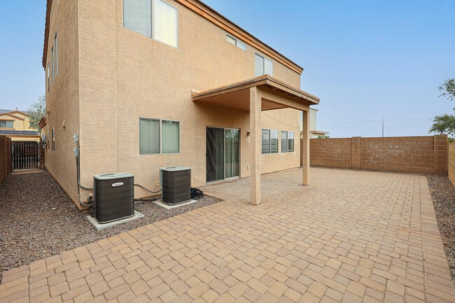 Building Photo - 12039 W Leather Ln