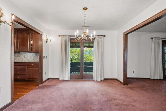 Building Photo - Spacious 5-Bedroom Home in Prestigious Blacksburg Country Club Estates