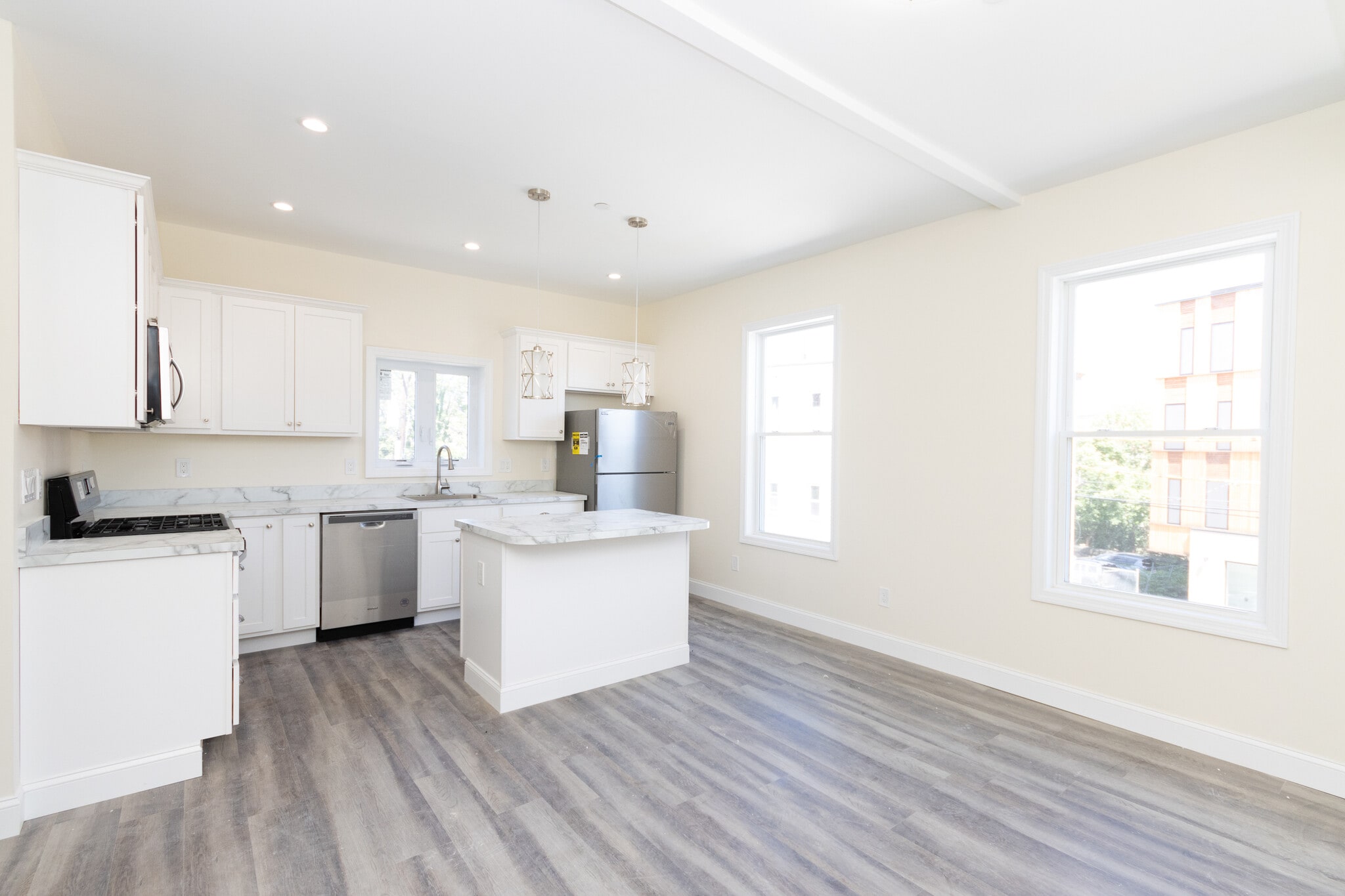 Building Photo - 2 French Ter