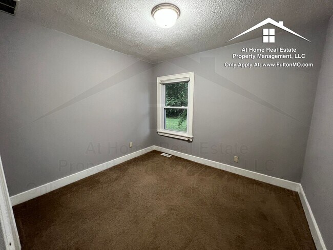 Building Photo - 1223 Grand St