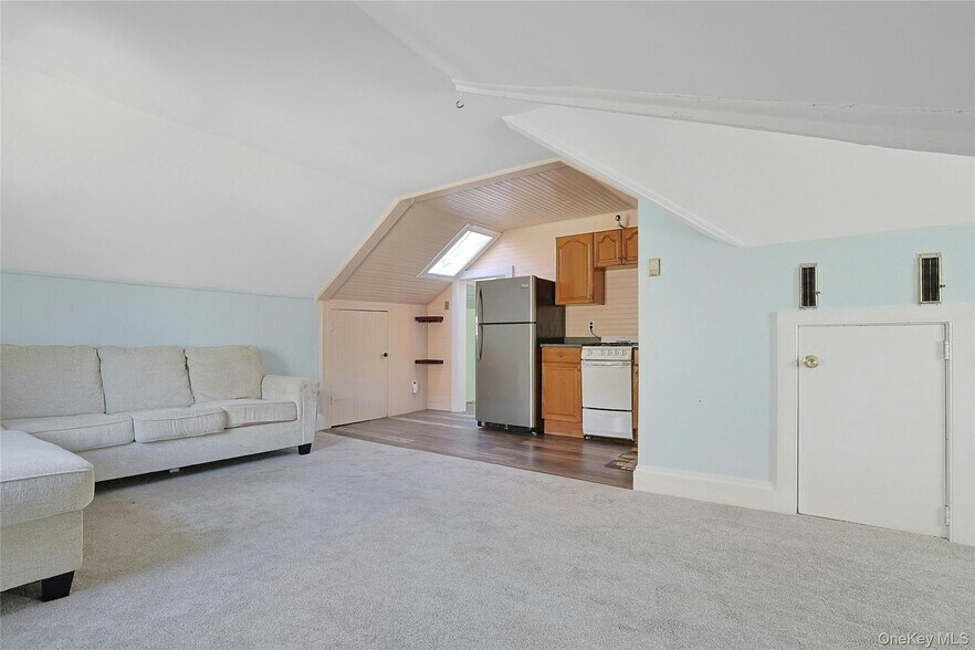 Building Photo - 105 S Broadway