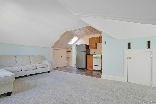 Building Photo - 105 S Broadway