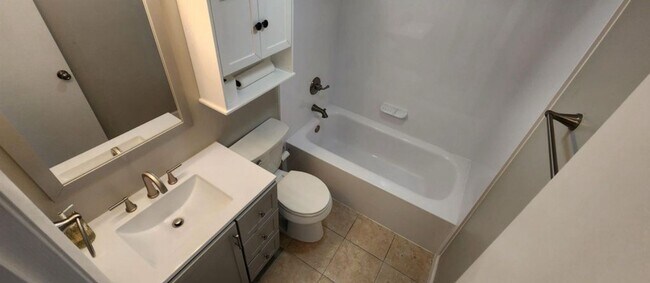 Building Photo - Newly Renovated Condo Located In Highly Desirable Area Of Forest Acres!