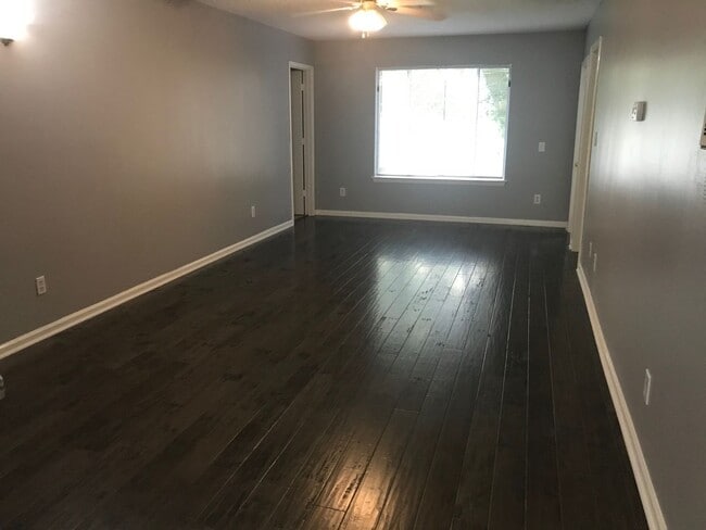 Building Photo - 1511 Graduate Ln