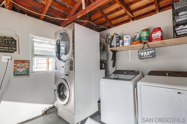 Building Photo - BEAUTIFULLY MAINTAINED AND UPDATED HOME W/...