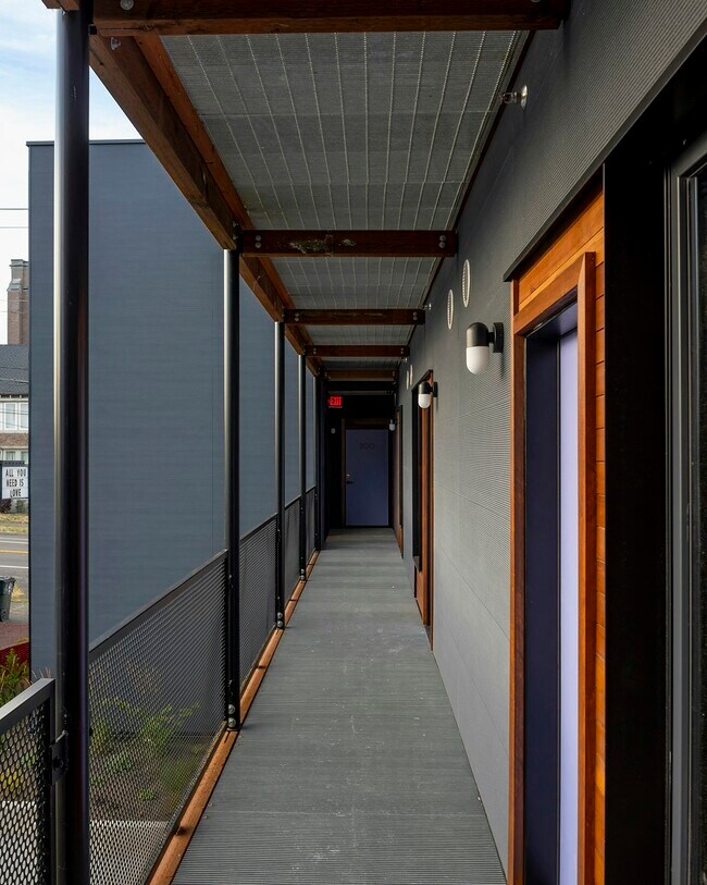 Building Photo - 1614 6th Ave