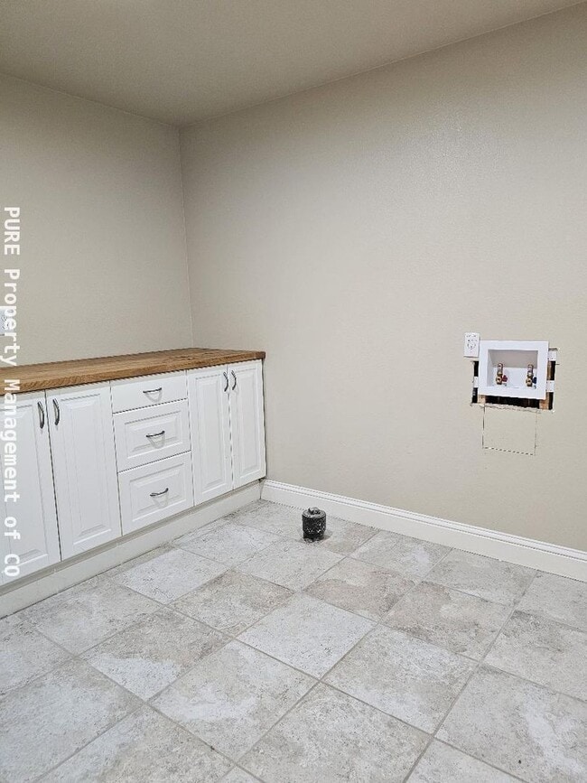 Building Photo - 2-story home with finished basement! 2-car garage!