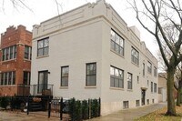 Building Photo - 2305 W Waveland Ave