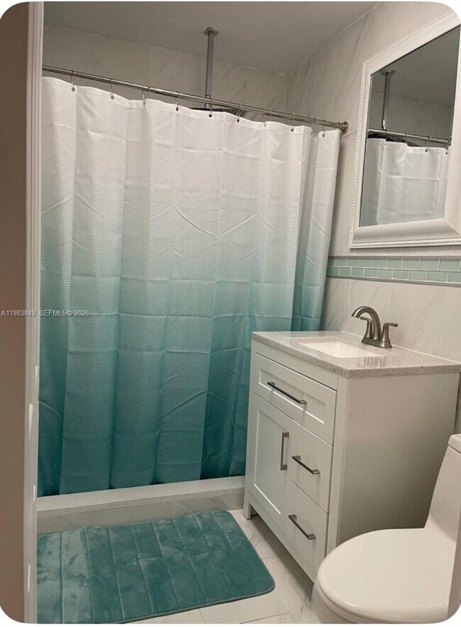 Building Photo - 1432 NE 5th Ave