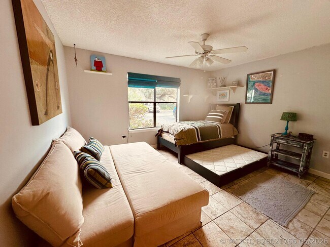 Building Photo - 225 S Tropical Trail