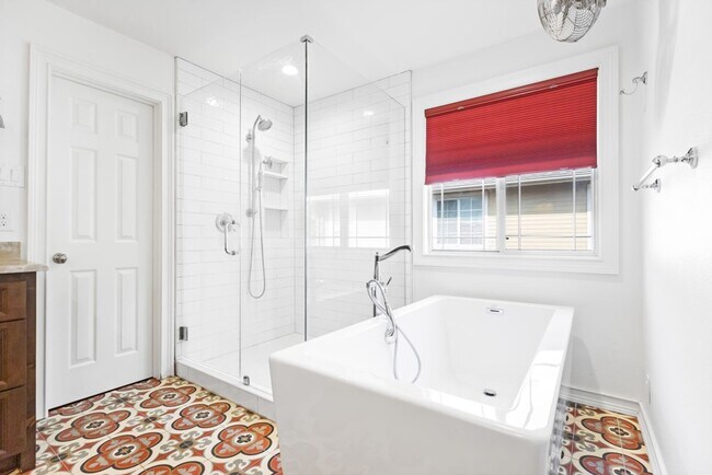 Building Photo - 2538 Somerall