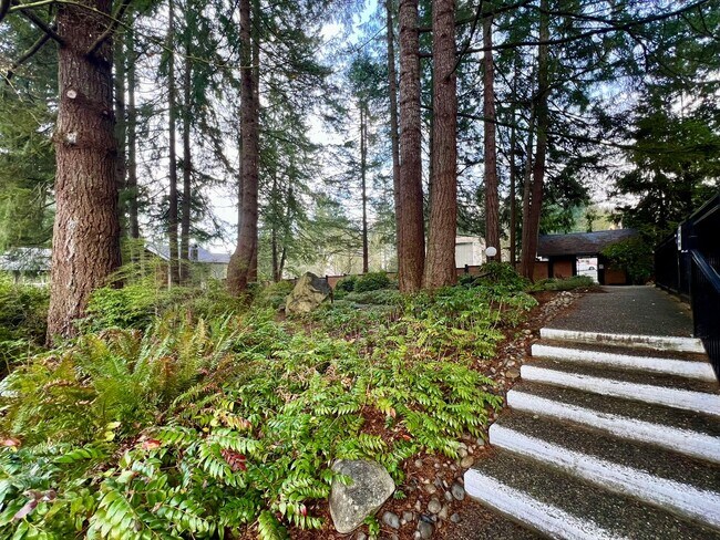 Building Photo - Westside Condo w/ Pool & Garage (Water Included)