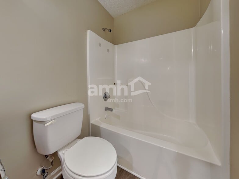 Building Photo - 5029 Kens Ct