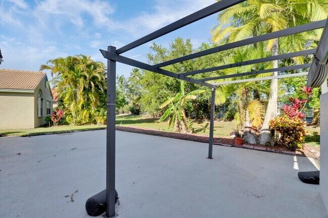 Building Photo - 3033 SE Brierwood Pl
