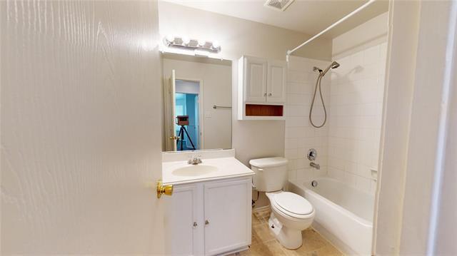 Building Photo - 2015 Gardenia Dr