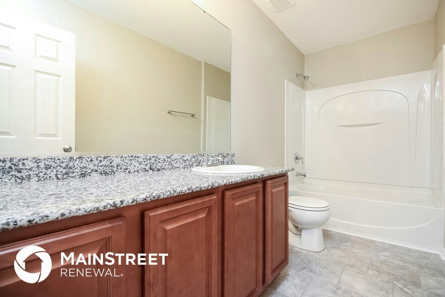 Building Photo - 305 Walnut Crossing Dr