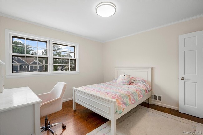 Building Photo - 6 Trails End