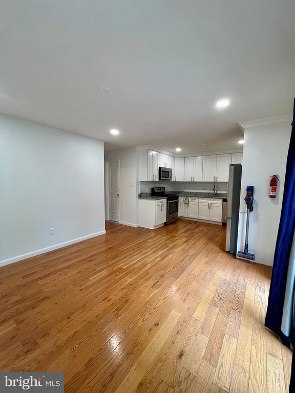 Building Photo - 5 Balamor Ln