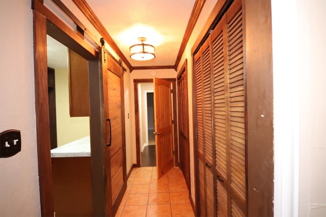 Building Photo - 890 Parsons Dr