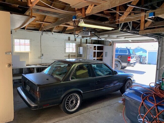 Building Photo - Charming 4-bedroom in Golden