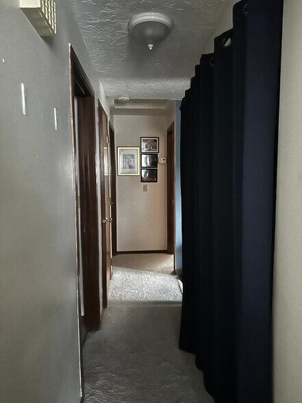 Building Photo - 337 NW Bailey Ave