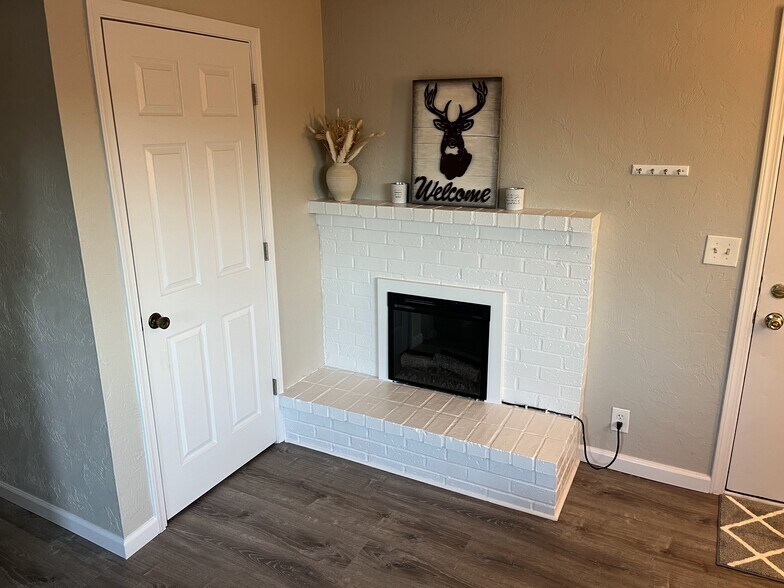 Building Photo - 520 N 38th Pl