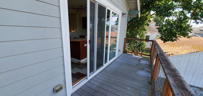 Building Photo - 1107 High St