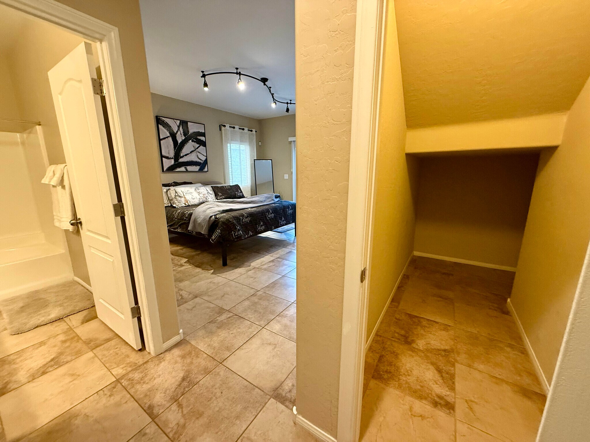 Building Photo - 7605 Finishing Touch Court