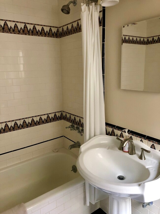 Master Bath - 827 12th St