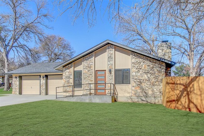 Building Photo - 1402 Valleyridge Cir