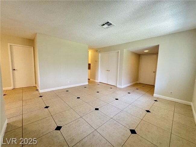 Building Photo - 6121 Meadow Haven Ln